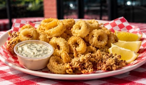 Lightly breaded calamari with pesto mayo